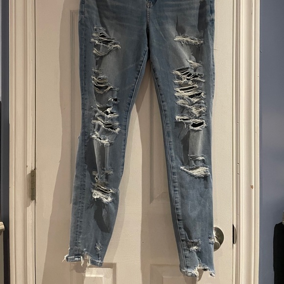 🛑SOLD🛑 The dream Jean, American Eagle Ripped denim - Picture 2 of 4